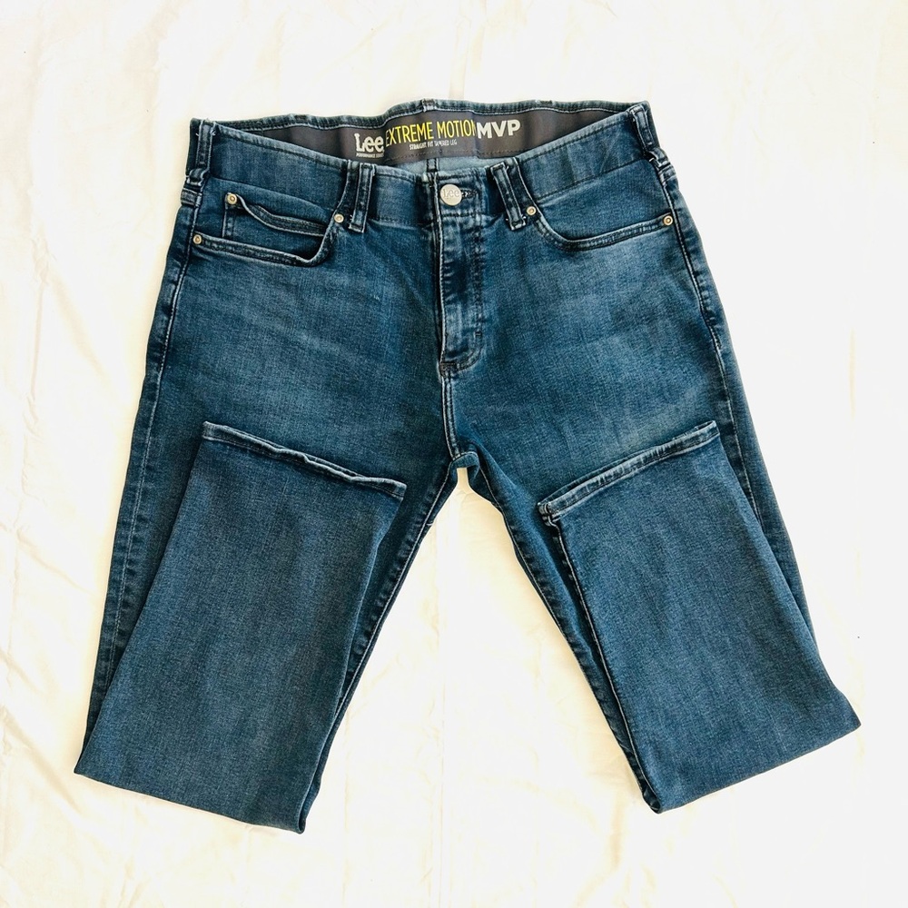 NWOT LEE Extreme Motion MVP Straight Fit Tapered Leg Denim